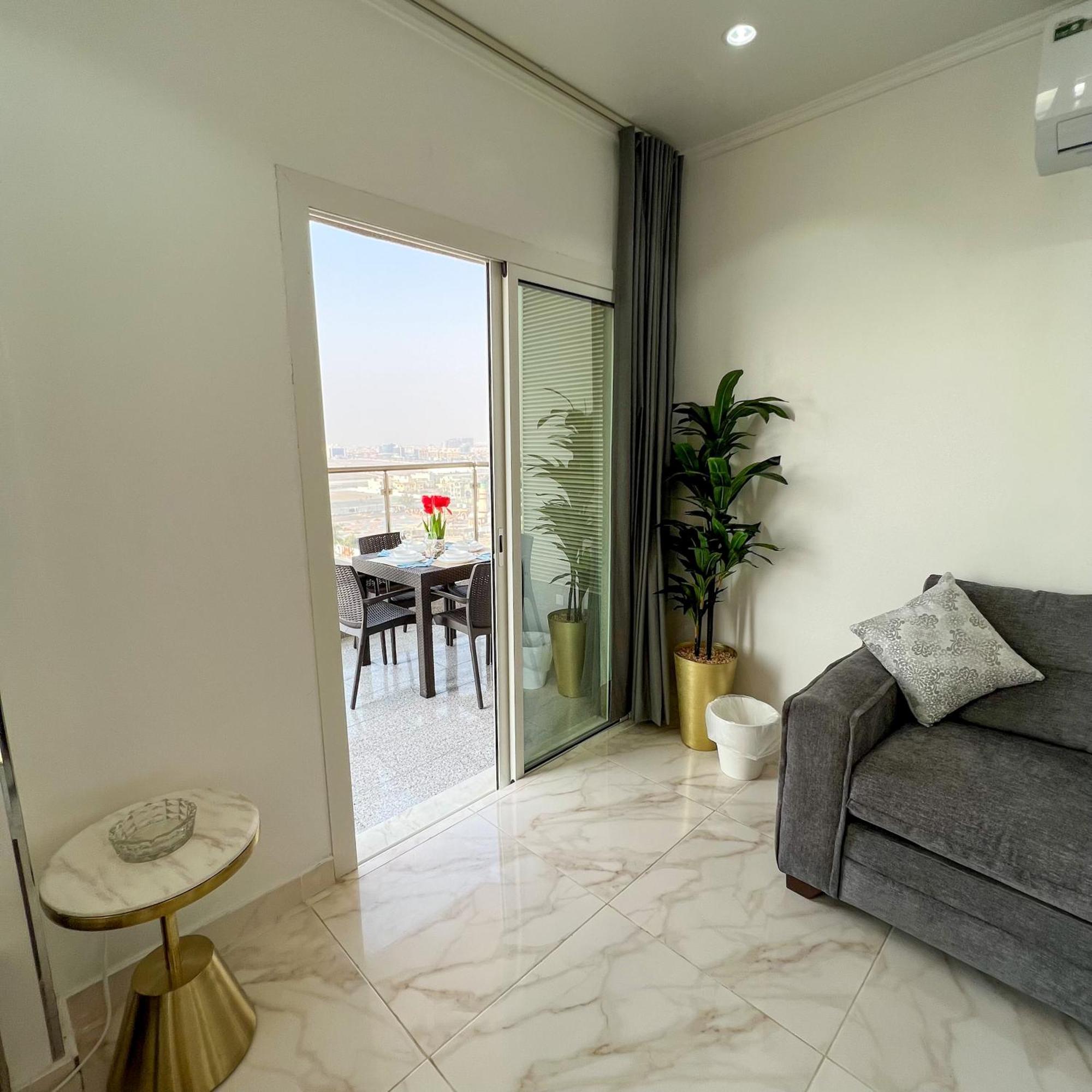 Apartment Almasarat Tower Sea View