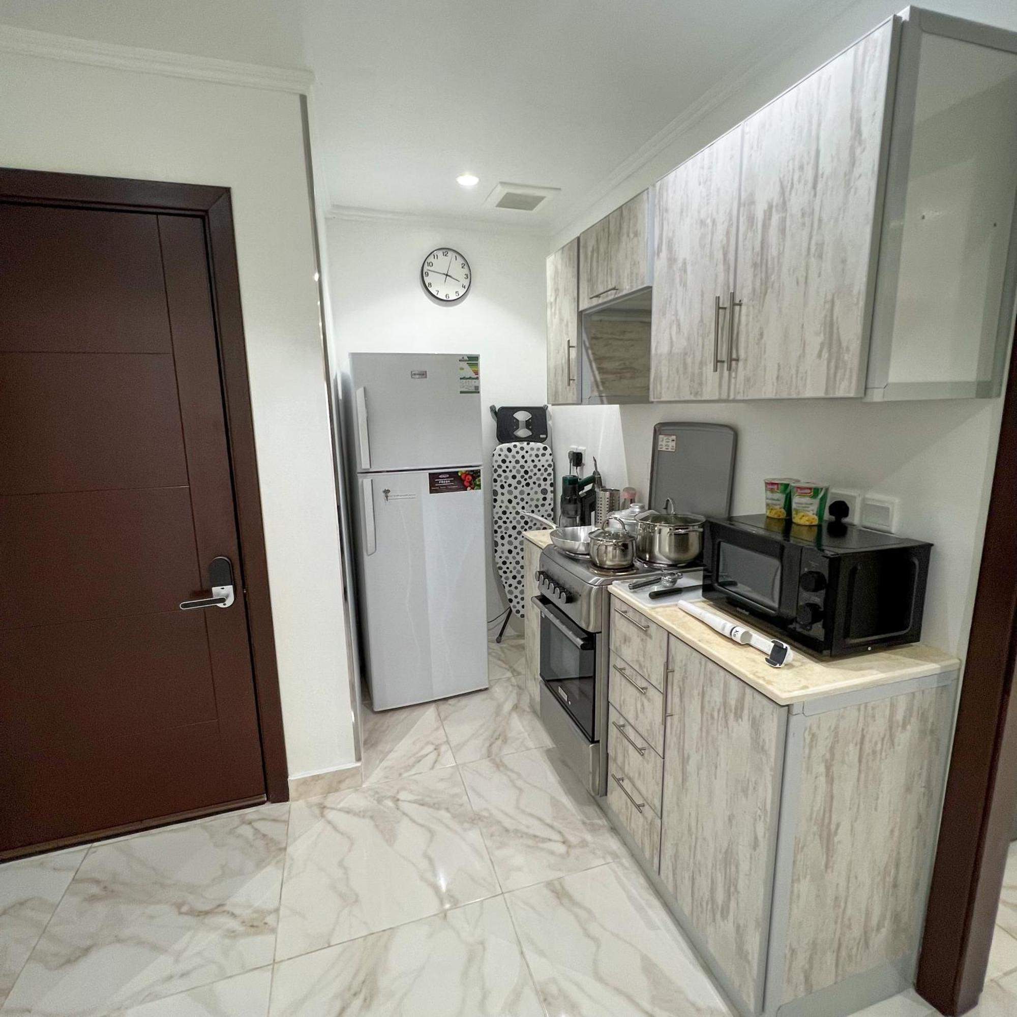 Apartment Almasarat Tower Sea View