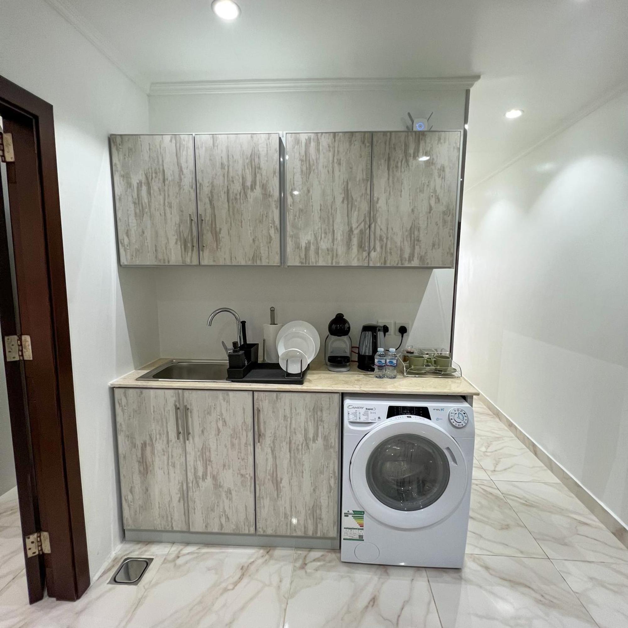 Almasarat Tower Sea View Apartment *