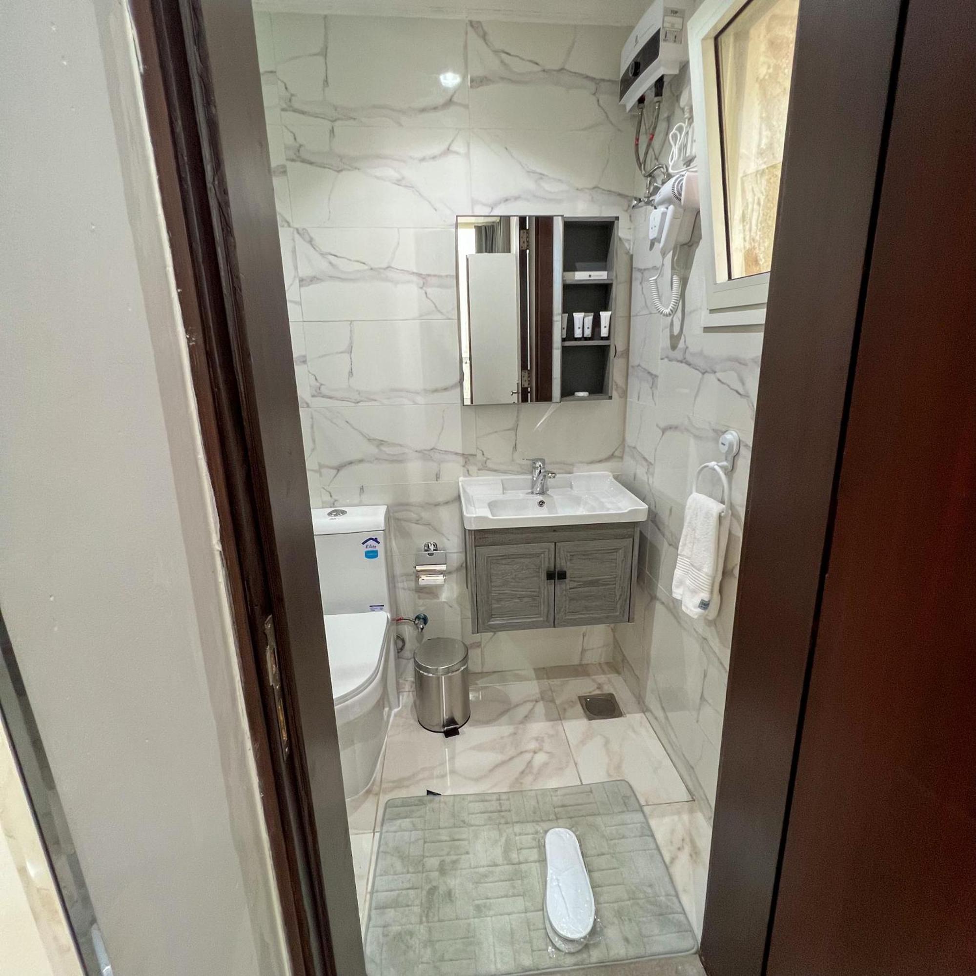 Almasarat Tower Sea View Apartment *