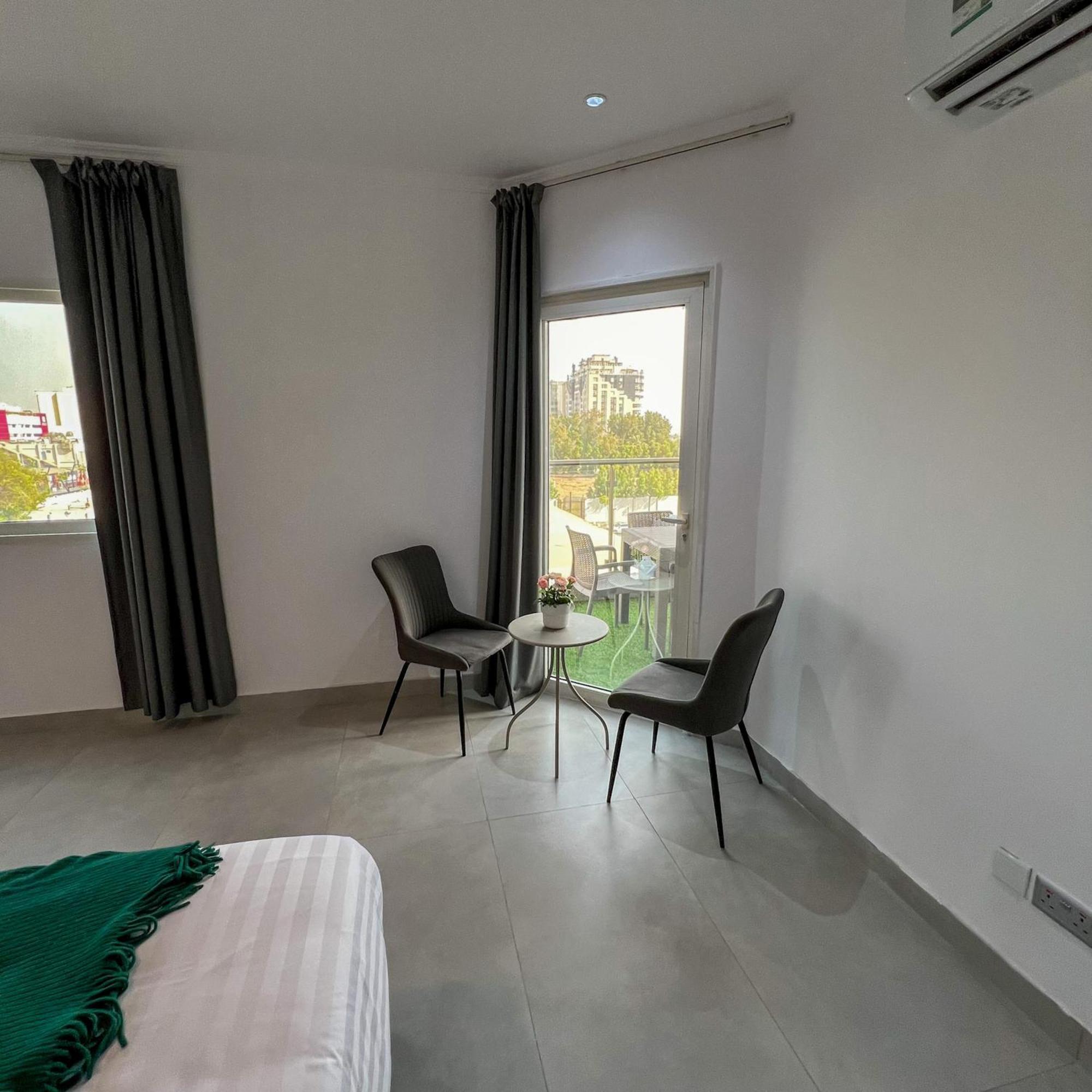 Almasarat Tower Sea View Apartment *